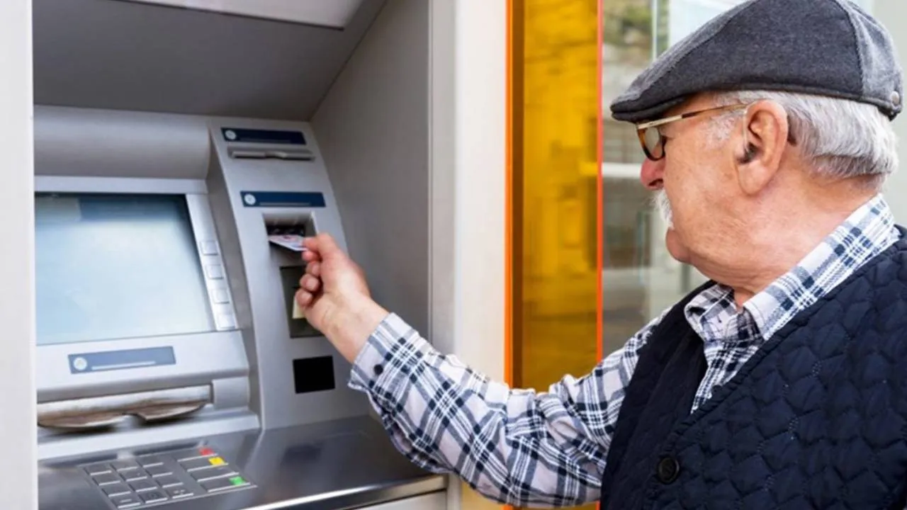 Emeklinin parasına ATM engeli
