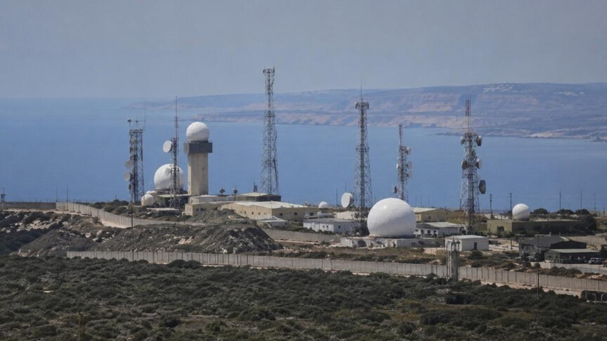 Güney Kıbrıs'ta Halk, İngiliz Askeri Antenlerine Karşı Ayakta Güney Kıbrıs'ta Halk, İngiliz Askeri Antenlerine Karşı Ayakta