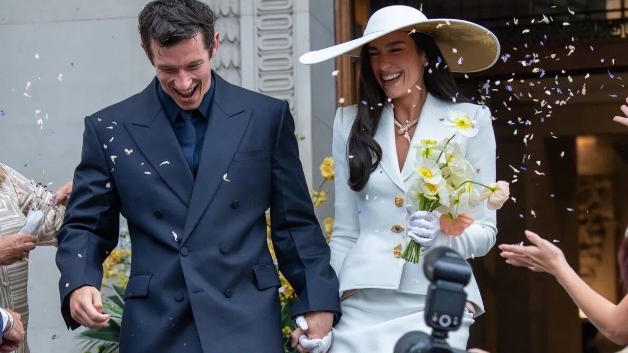 Dua Lipa ve Callum Turner: Londra'da Sade Bir Törende Evlendiler Dua Lipa ve Callum Turner: Londra'da Sade Bir Törende Evlendiler