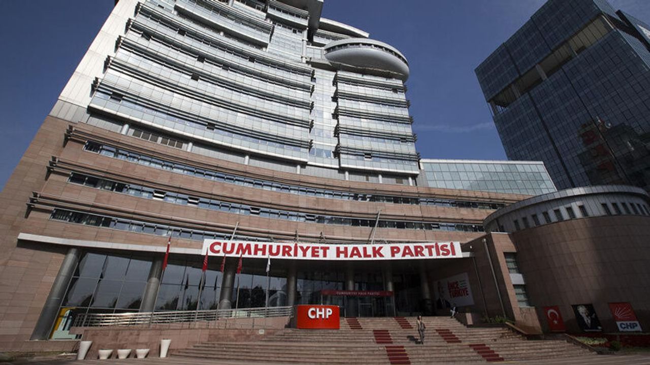 CHP Genel Merkezi'nde İşten Çıkarma İddiası: Gülümhan Gülten SMS ile Bilgilendirildi