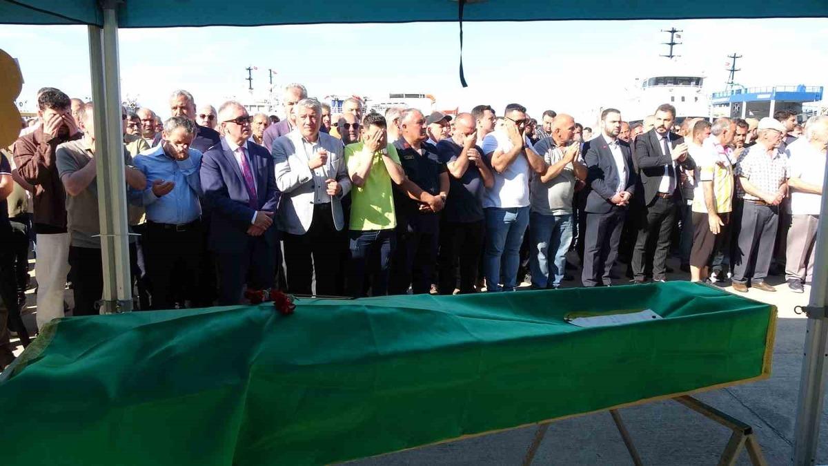 Sivastopol Açıklarındaki Saldırıda Hayatını Kaybeden Cüneyt Varlık, Trabzon'da Defnedildi Sivastopol Açıklarındaki Saldırıda Hayatını Kaybeden Cüneyt Varlık, Trabzon'da Defnedildi
