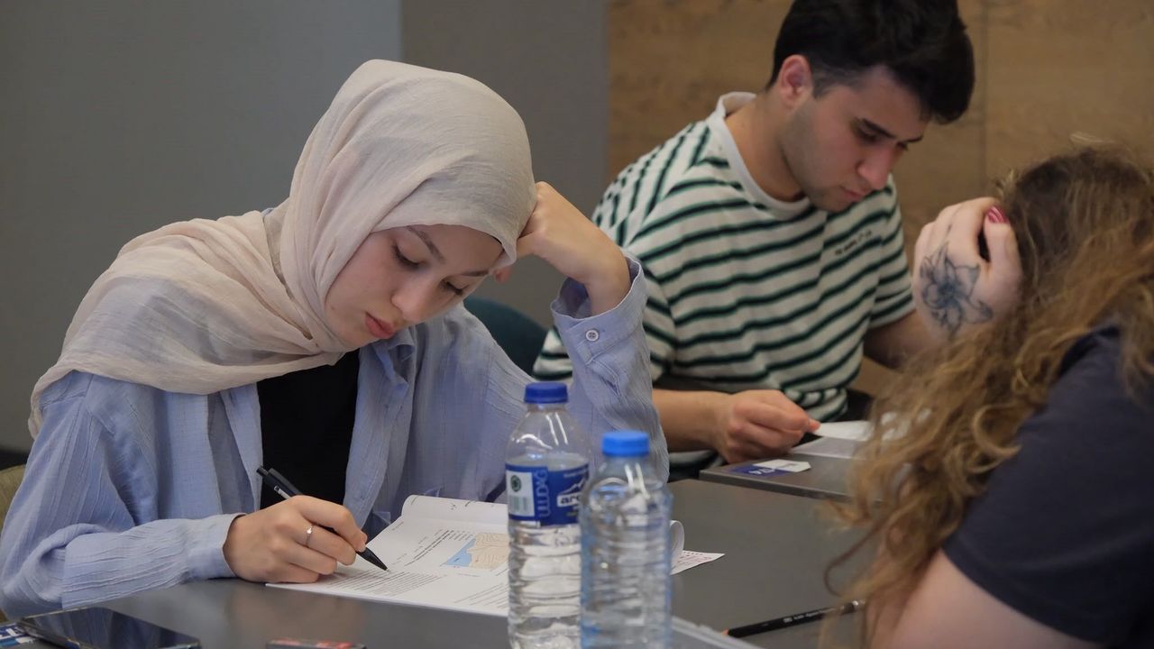 Yıldırım Belediyesi'nden Üniversite Adaylarına Ücretsiz Deneme Sınavı Desteği Yıldırım Belediyesi'nden Üniversite Adaylarına Ücretsiz Deneme Sınavı Desteği