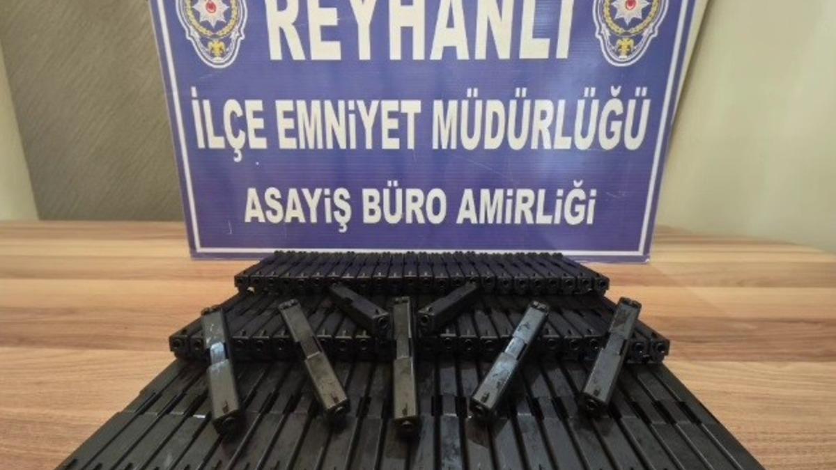 Hatay'da Otomobilin Bagajında 80 Adet Tabanca Sürgü Takımı Ele Geçirildi Hatay'da Otomobilin Bagajında 80 Adet Tabanca Sürgü Takımı Ele Geçirildi