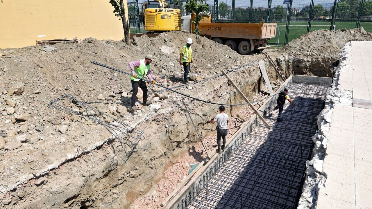 Yıldırım'da Yüzme Havuzu İçin Çatı Projesi: 875 Metrekarelik Çelik Çatı İmalatı Başladı Yıldırım'da Yüzme Havuzu İçin Çatı Projesi: 875 Metrekarelik Çelik Çatı İmalatı Başladı
