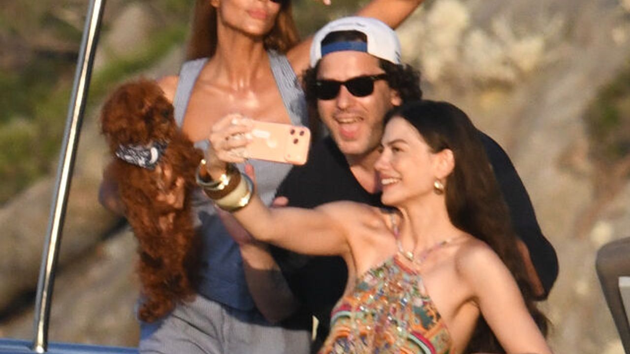Demet Özdemir'in Tekne Tatili: Gecelik Ücret 1.400 Euro Demet Özdemir'in Tekne Tatili: Gecelik Ücret 1.400 Euro