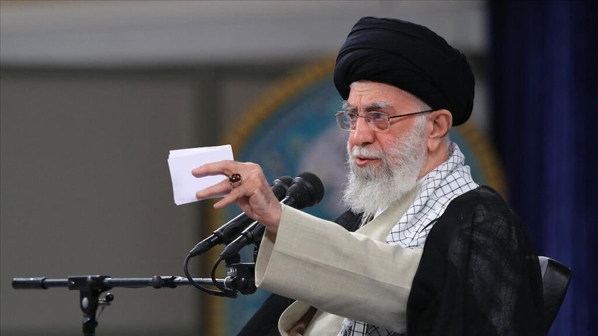 Hamaney'in Cenaze Töreni Takvimi Açıklandı: İlk Tören 4-5 Temmuz'da Tahran'da Yapılacak Hamaney'in Cenaze Töreni Takvimi Açıklandı: İlk Tören 4-5 Temmuz'da Tahran'da Yapılacak