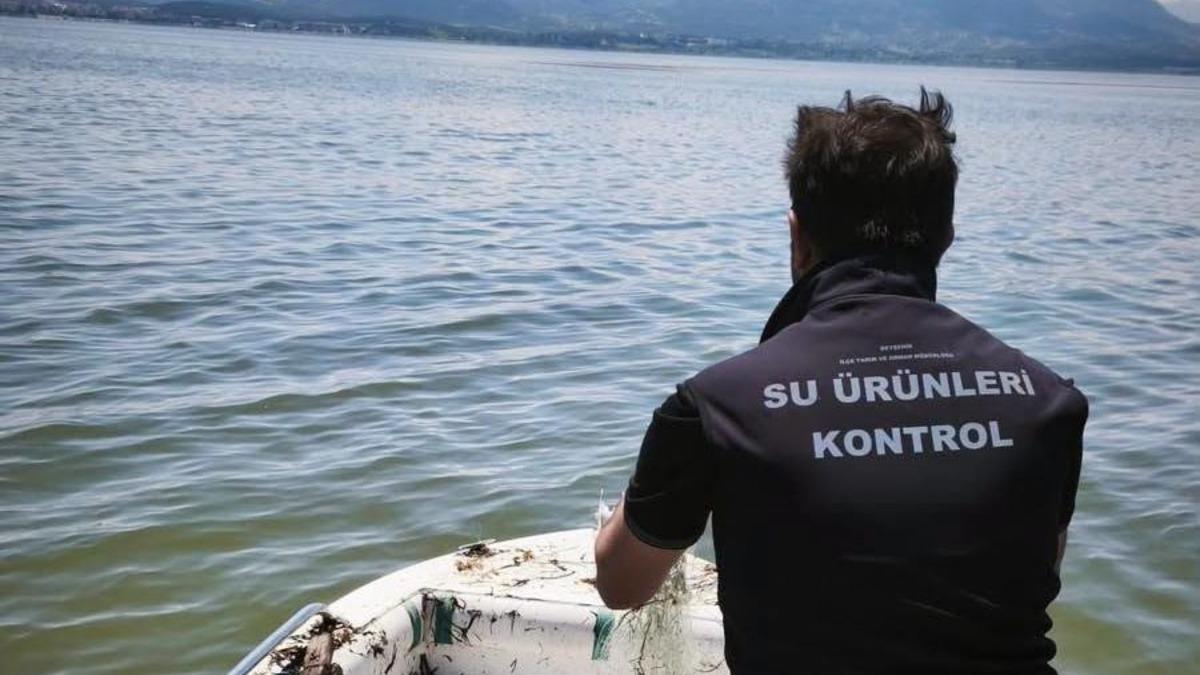 Beyşehir Gölü'nde Kaçak Avcılıkla Mücadele: Denetimlerde Sahipsiz Ağlar Ele Geçirildi Beyşehir Gölü'nde Kaçak Avcılıkla Mücadele: Denetimlerde Sahipsiz Ağlar Ele Geçirildi