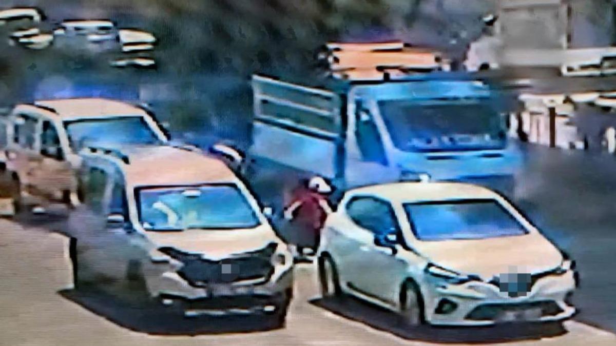 Adana'da Feci Kaza: 4 Yaşındaki Çocuk İki Araç Tarafından Çarpılarak Hayatını Kaybetti Adana'da Feci Kaza: 4 Yaşındaki Çocuk İki Araç Tarafından Çarpılarak Hayatını Kaybetti