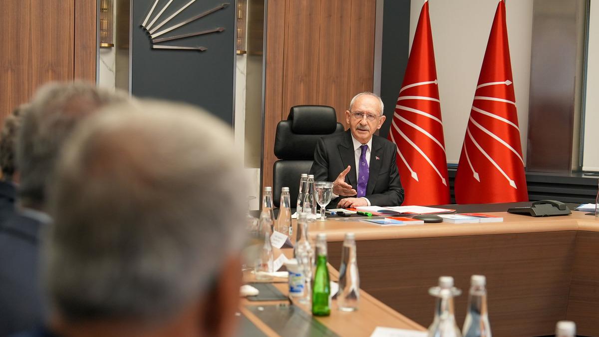 CHP MYK Toplantısında Görevden Almalar Bekleniyor: İddialar Gündemde CHP MYK Toplantısında Görevden Almalar Bekleniyor: İddialar Gündemde