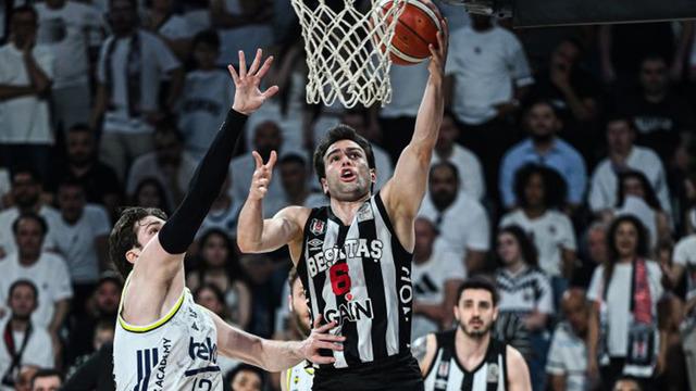 Fenerbahçe Beko Derbiyi Kazandı: Beşiktaş GAİN'i 82-71 Mağlup Etti Fenerbahçe Beko Derbiyi Kazandı: Beşiktaş GAİN'i 82-71 Mağlup Etti