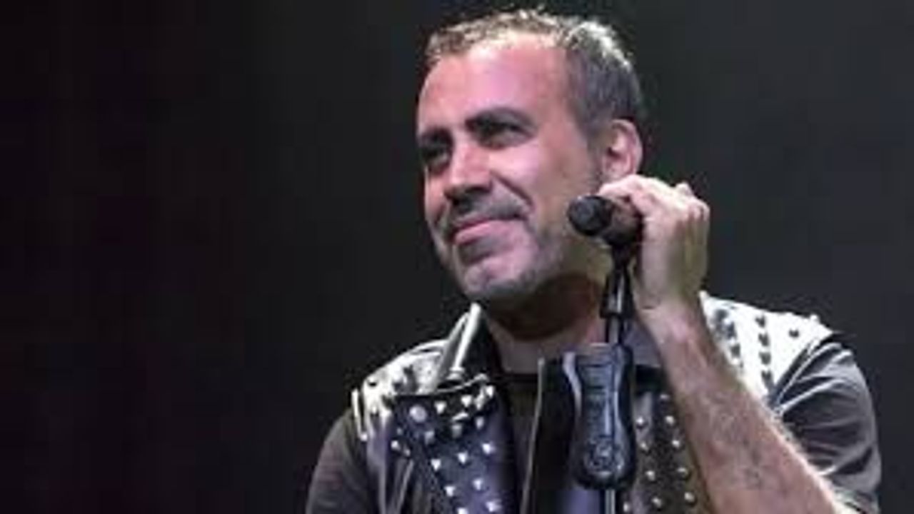 Haluk Levent'ten 25 Yıl Sonra Çek İtirafı: "Beni Bağışlayın" Haluk Levent'ten 25 Yıl Sonra Çek İtirafı: "Beni Bağışlayın"