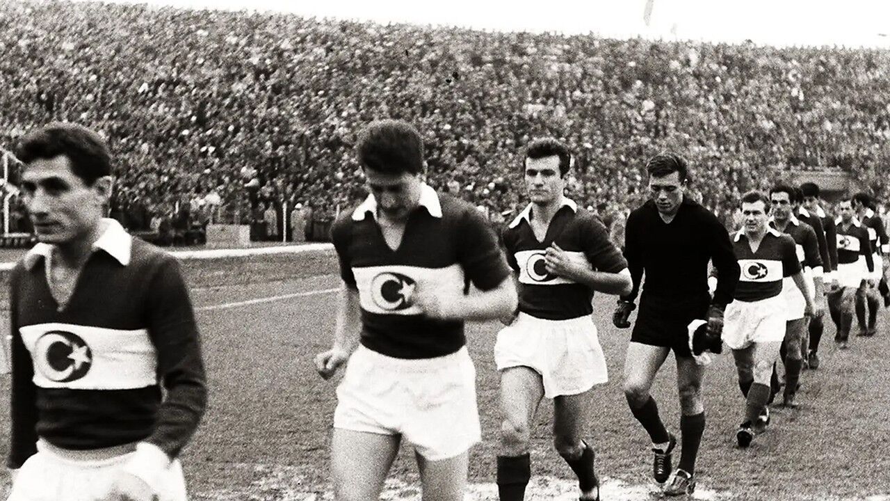 Türkiye 1950 Dünya Kupası'na Katılma Hakkı Kazandı Ancak Gitmedi: Resmi Gerekçe Maddi İmkansızlıklar Türkiye 1950 Dünya Kupası'na Katılma Hakkı Kazandı Ancak Gitmedi: Resmi Gerekçe Maddi İmkansızlıklar