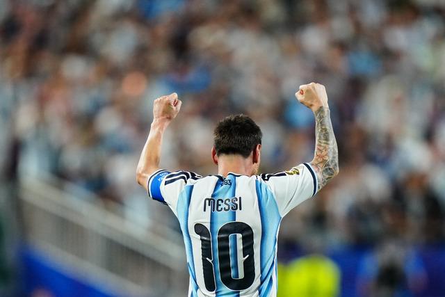 Dünyanın En Yüksek Messi Heykeli Açıldı: 12 Metre Yüksekliğinde Dünyanın En Yüksek Messi Heykeli Açıldı: 12 Metre Yüksekliğinde