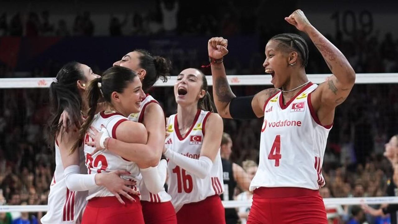 A Milli Kadın Voleybol Takımı Almanya'yı 3-2 Mağlup Etti