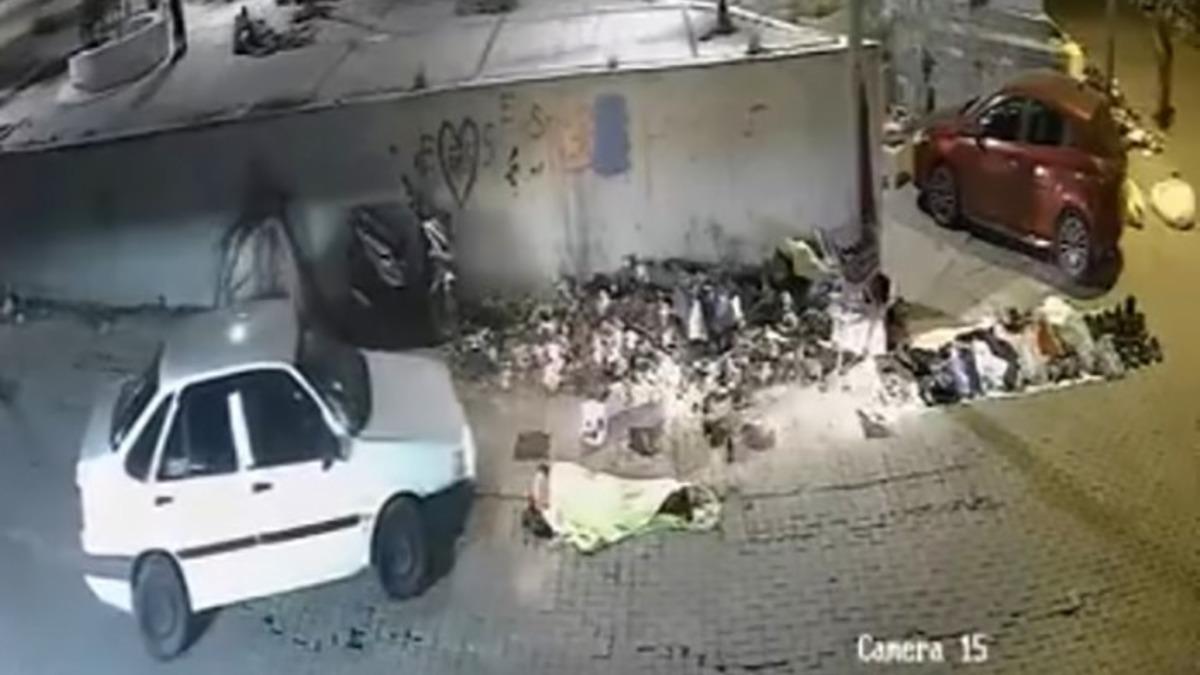 İzmir'de Şans Eseri Kurtulan Adam: Otomobil Üzerinden Geçti İzmir'de Şans Eseri Kurtulan Adam: Otomobil Üzerinden Geçti