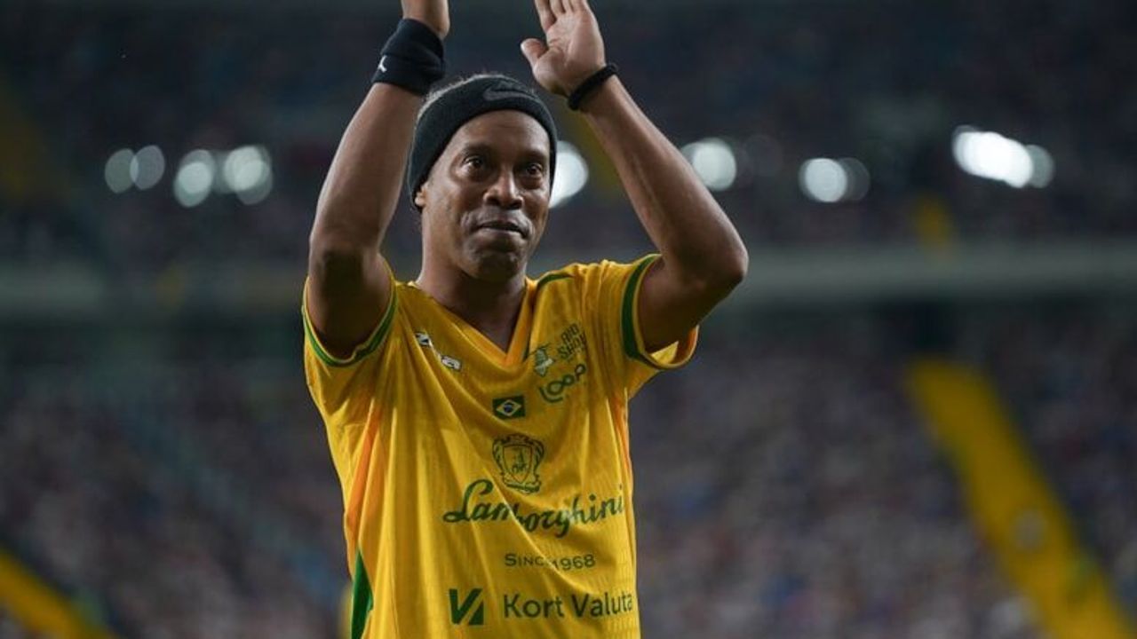 Ronaldinho Yeşil Sahalara Dönüyor: 11 Yıl Aradan Sonra Ravenna FC ile Anlaşmaya Yakın Ronaldinho Yeşil Sahalara Dönüyor: 11 Yıl Aradan Sonra Ravenna FC ile Anlaşmaya Yakın