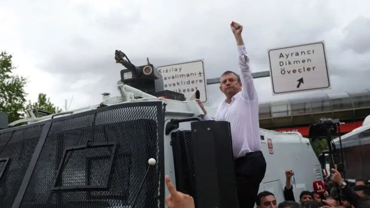 Yeni Parti: Özgür Özel'in Kuracağı Partinin Adı "Yürüyüş" Olacak Yeni Parti: Özgür Özel'in Kuracağı Partinin Adı "Yürüyüş" Olacak