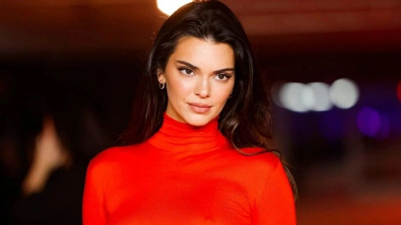 Kendall Jenner Türk edebiyatına yöneldi