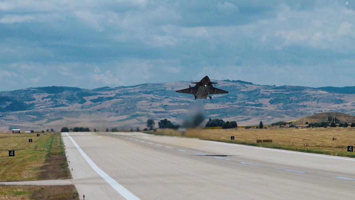 Bayraktar Kızılelma süpersonik füze ile vurdu! "Bir kilometre taşı daha tamamlandı"