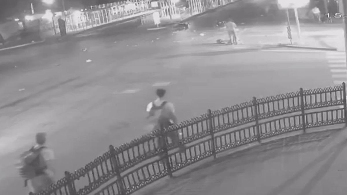 Sakarya'da 1 kişinin hayatını kaybettiği kaza anı güvenlik kamerasına yansıdı