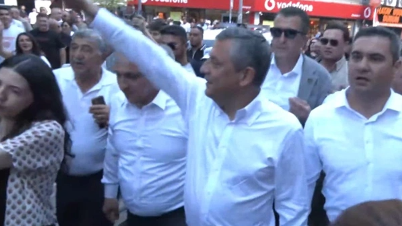 Özel’den hak kaybı yaşayan emeklilere destek sözü