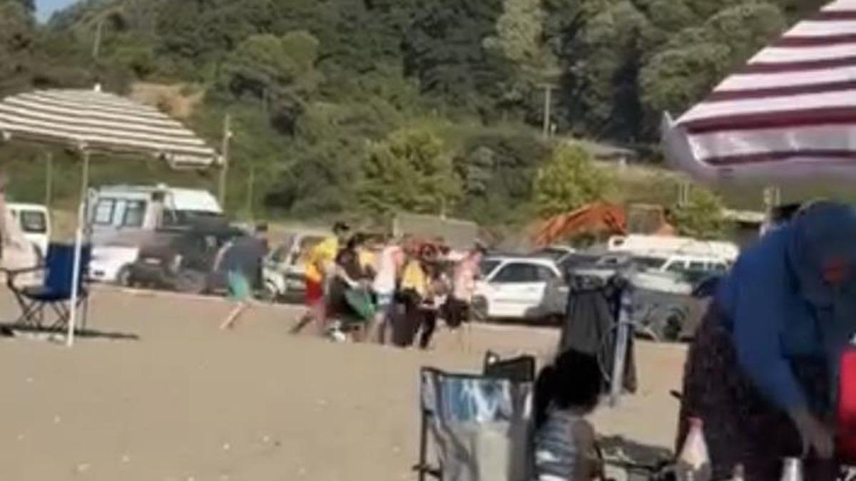 Denizde boğulma tehlikesi geçiren kişiyi vatandaşlar kurtardı