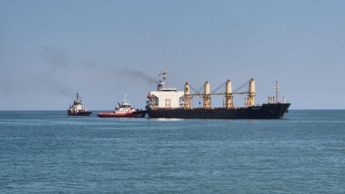 Tekirdağ açıklarında 4 gün önce karaya oturan çeltik yüklü gemi kurtarıldı