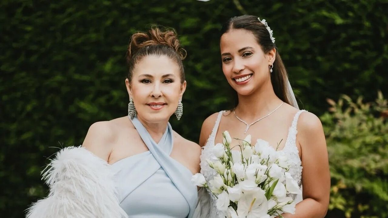 Rahmetli Reha Muhtar ve Nilüfer'in Kızı Ayşe Nazlı Evlendi!