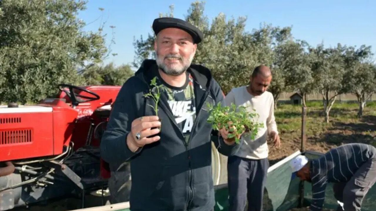 Hüsnü Şenlendirici tasını tarağını toplayıp çiftliğe yerleşti