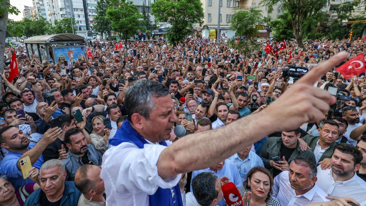 Baskın seçim mi geliyor? Kulisleri hareketlendiren iddia! Özel'in yedek partisi bile hazırmış Baskın seçim mi geliyor? Kulisleri hareketlendiren iddia! Özel'in yedek partisi bile hazırmış