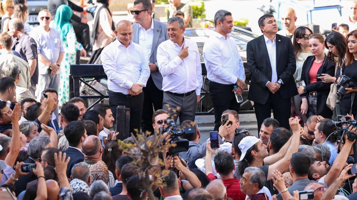 Sayı değişti! Bugün CHP'den istifa edecekler... İşte yeni partinin renkleri Sayı değişti! Bugün CHP'den istifa edecekler... İşte yeni partinin renkleri