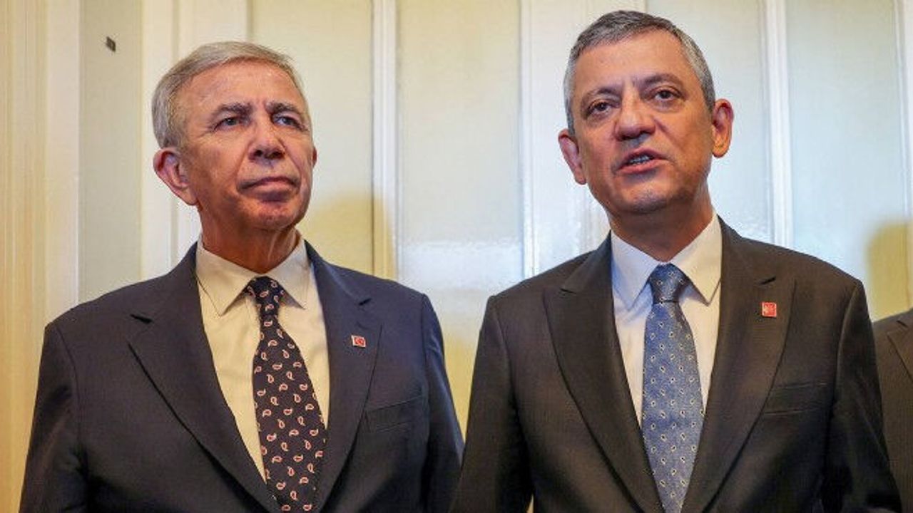 Mansur Yavaş, Özgür Özel’i YENİ Parti Kurucu Genel Başkanı olarak tebrik etti