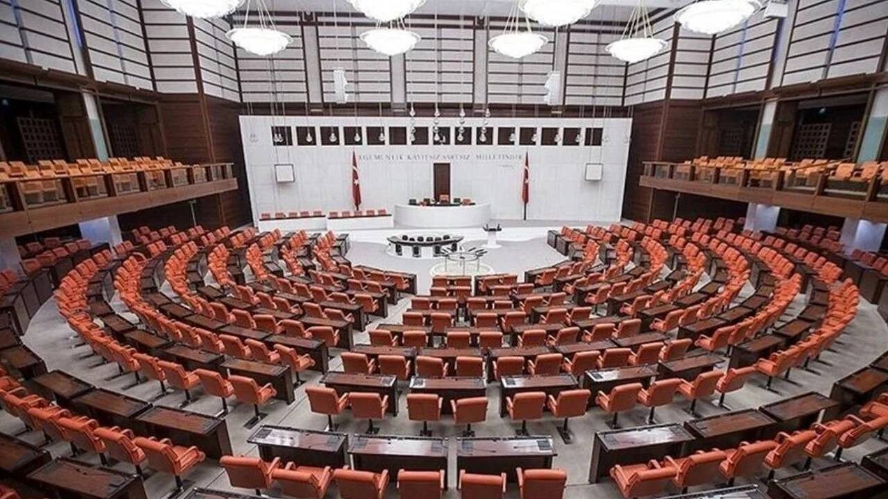 YENİ Parti Resmi Olarak Mecliste İkinci Sırada YENİ Parti Resmi Olarak Mecliste İkinci Sırada