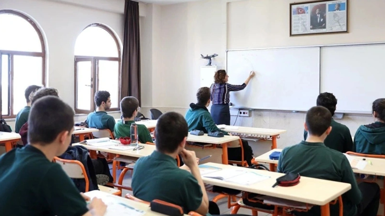 MEB'den Eğitimde Yeni Düzenlemeler: Kayıt, Devamsızlık ve Güvenlik