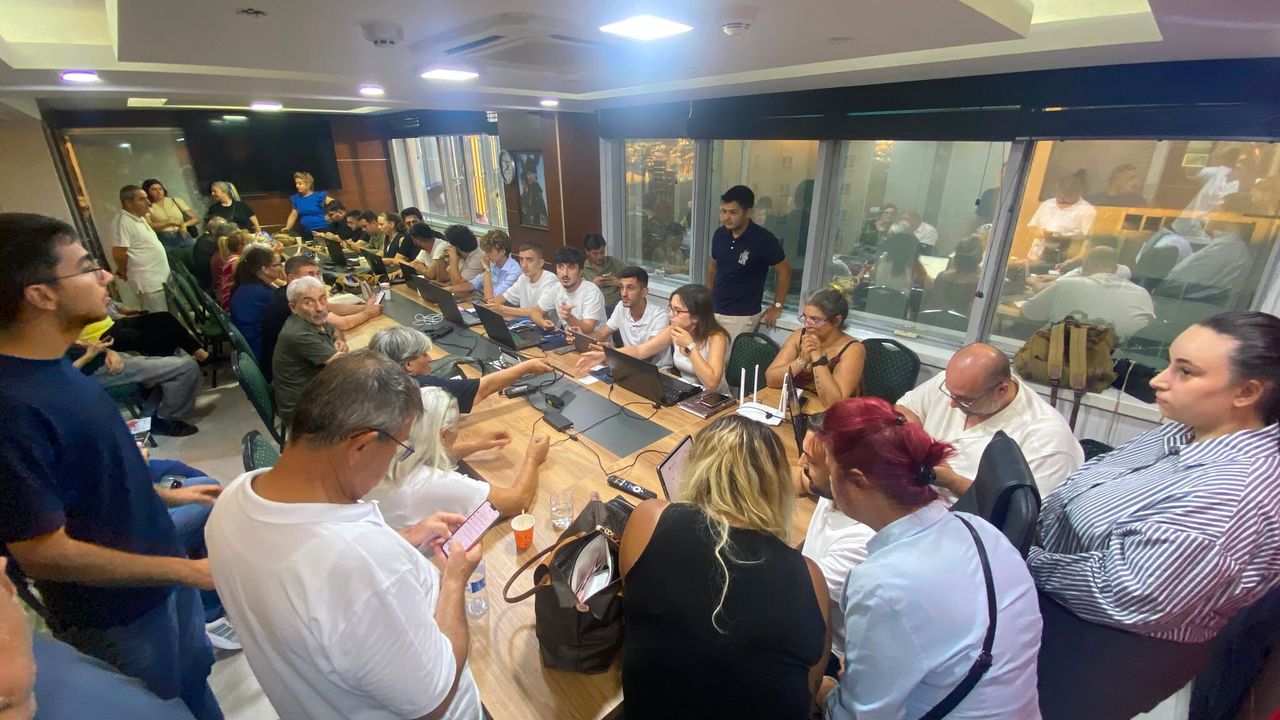 Yeni Parti Bursa'da Üyelik Artışı: CHP'den Geçişler Devam Ediyor Yeni Parti Bursa'da Üyelik Artışı: CHP'den Geçişler Devam Ediyor