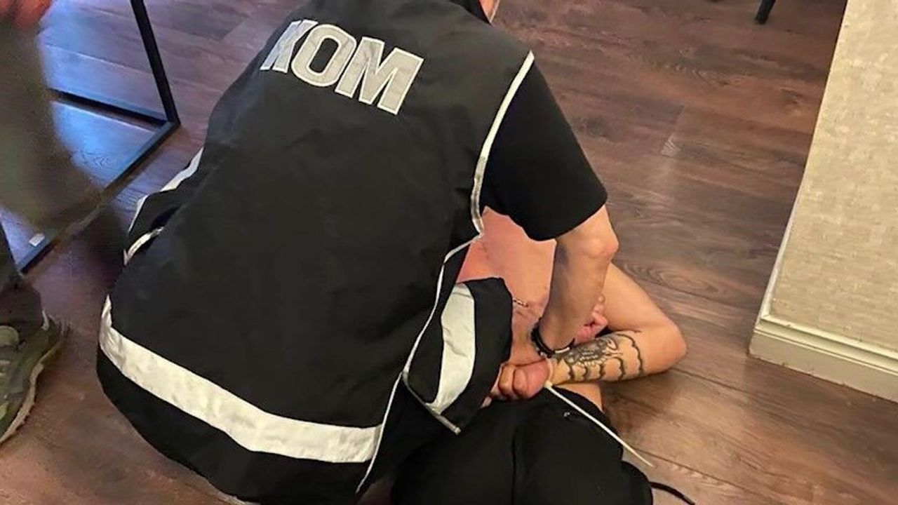 Bursa'da Eş Zamanlı Operasyon: 11 Şüpheli Tutuklandı Bursa'da Eş Zamanlı Operasyon: 11 Şüpheli Tutuklandı