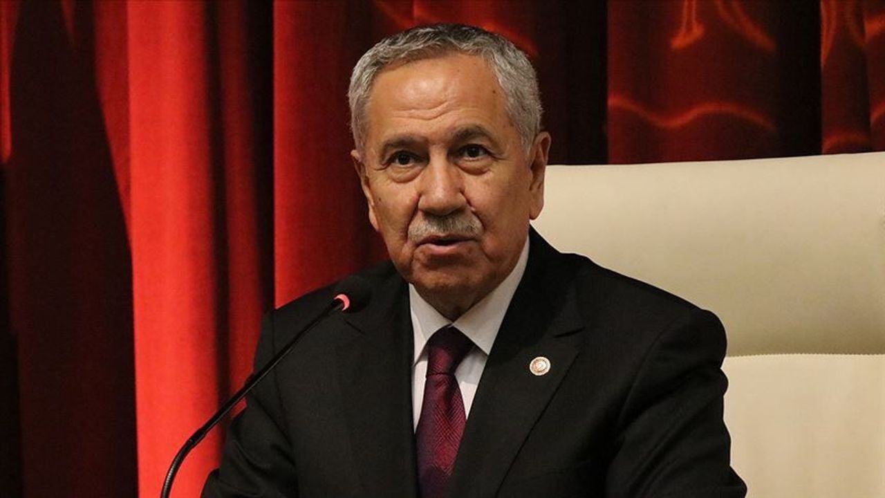 Bülent Arınç'tan Ahmet Davutoğlu'na Destek Mesajı Bülent Arınç'tan Ahmet Davutoğlu'na Destek Mesajı