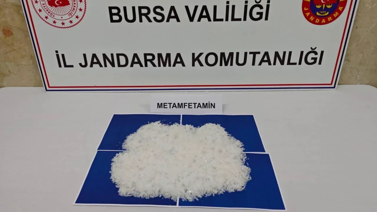 Gürsu'da düzenlenen operasyonda 1.935 kg metamfetamin ele geçirildi Gürsu'da düzenlenen operasyonda 1.935 kg metamfetamin ele geçirildi