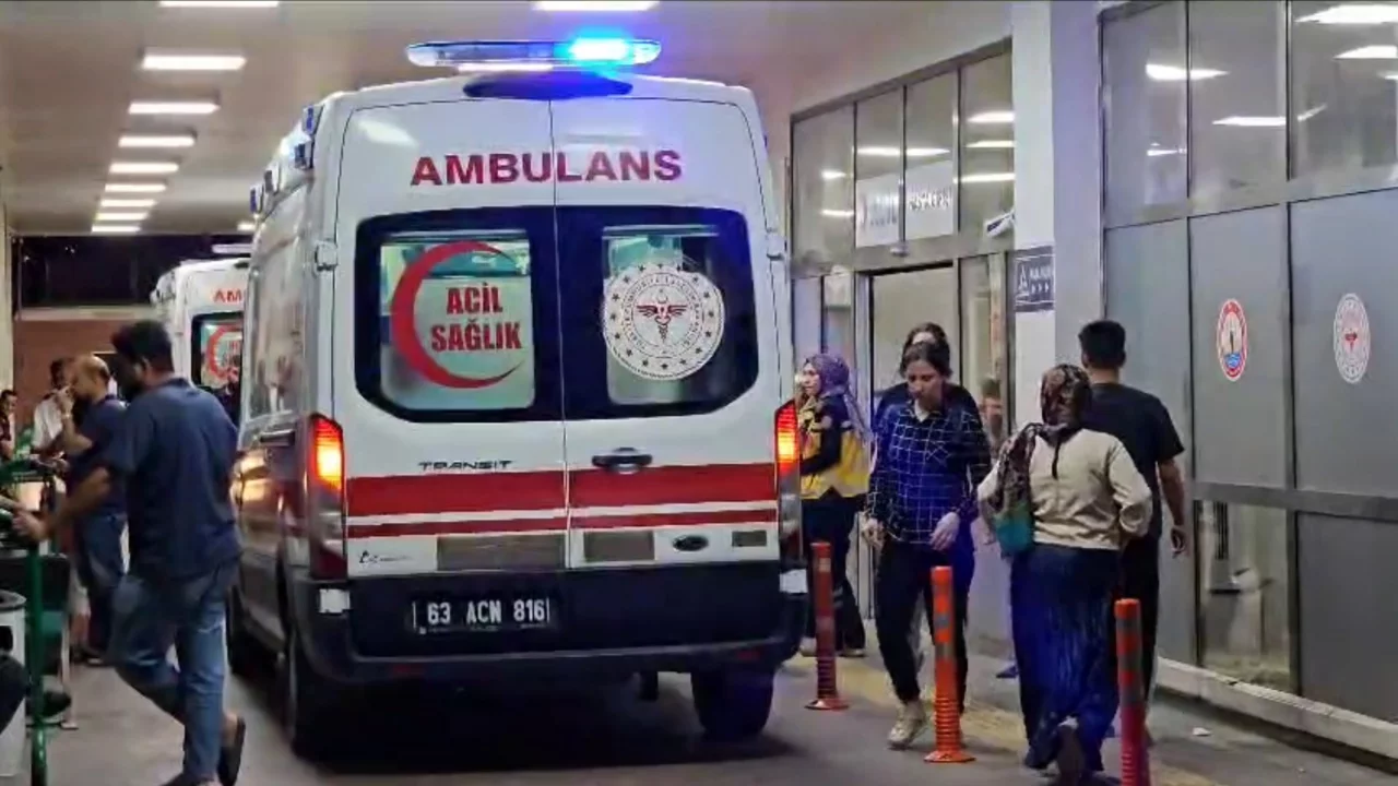 Şanlıurfa'da meydana gelen trafik kazasında 22 yaşındaki sürücü hayatını kaybetti Şanlıurfa'da meydana gelen trafik kazasında 22 yaşındaki sürücü hayatını kaybetti