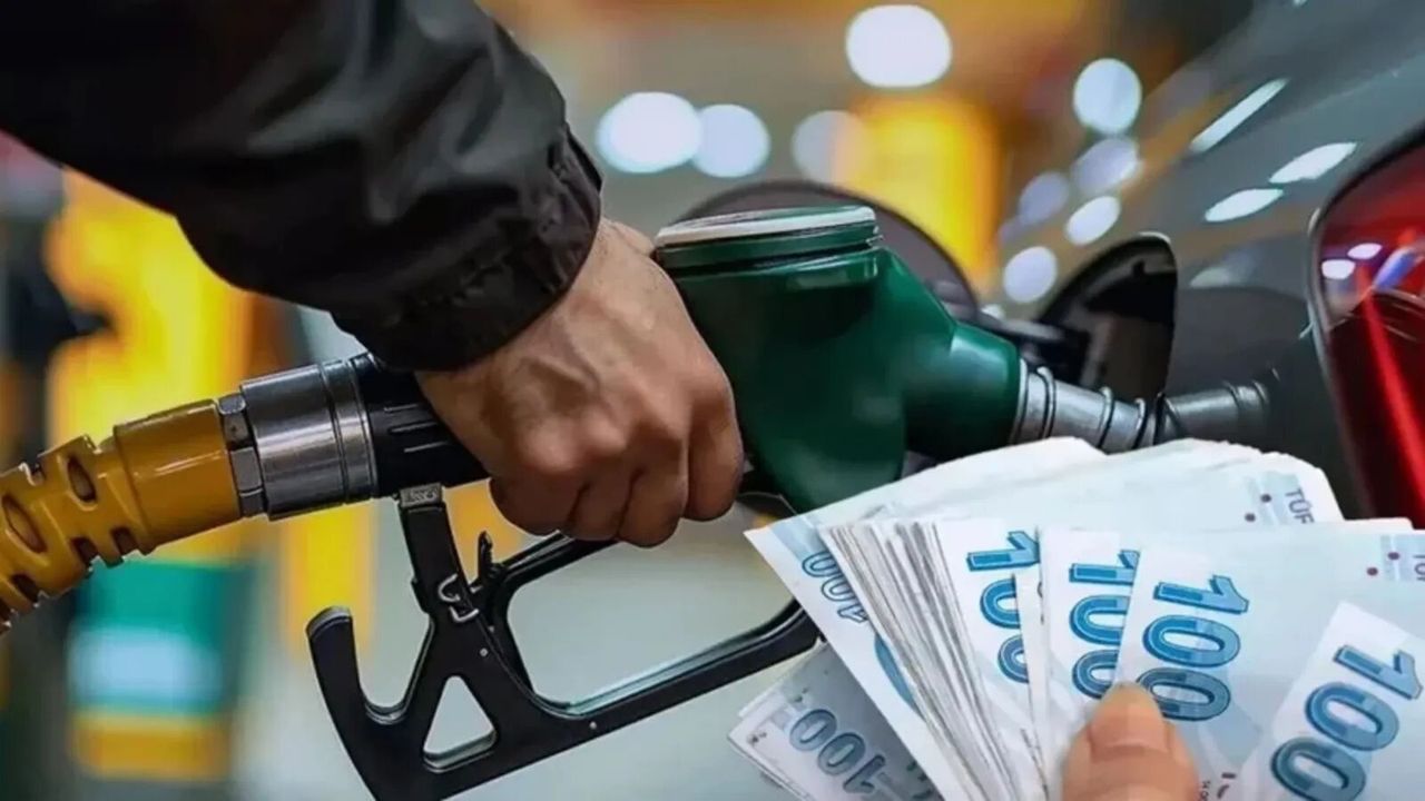 Benzin fiyatına yarından itibaren 1,56 lira zam geliyor Benzin fiyatına yarından itibaren 1,56 lira zam geliyor