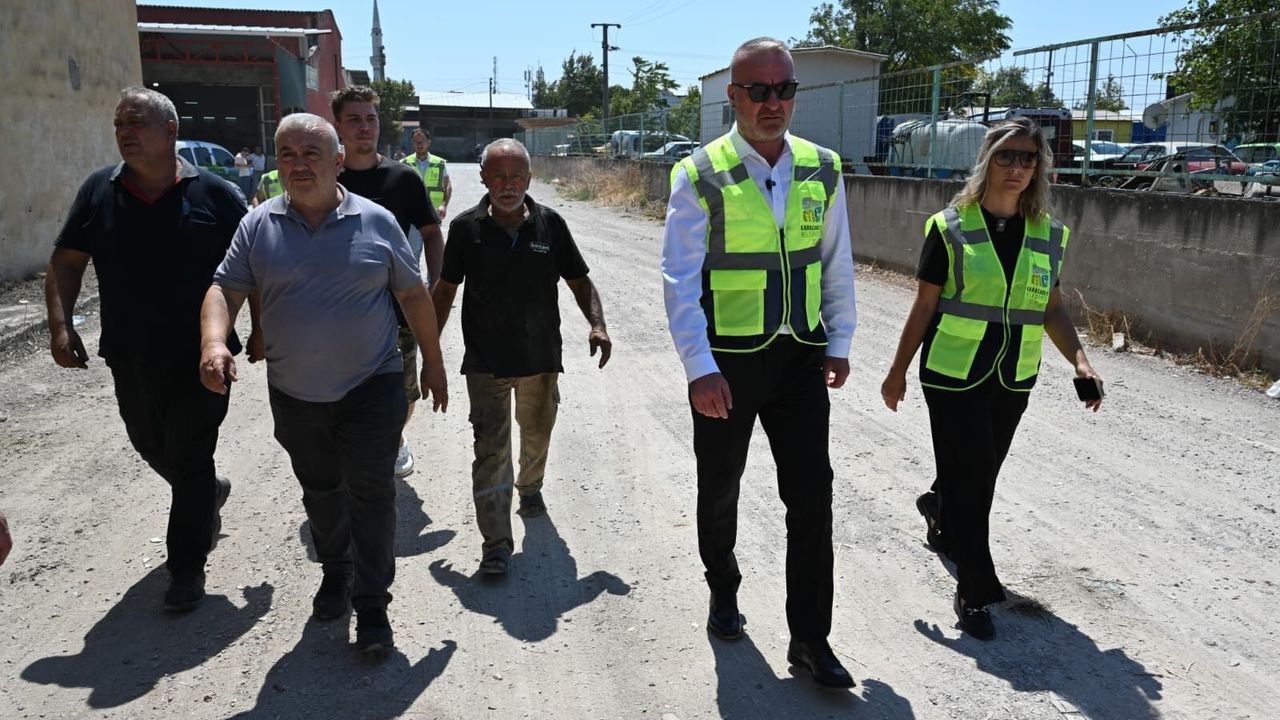 Karacabey'de 850 Ton Asfaltla Ulaşım Konforu Artırılıyor