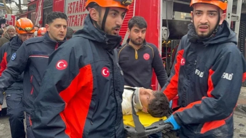 Fatih'te Çöken Binalarda 1 Kişi Hayatını Kaybetti, 10 Kişi Yaralandı