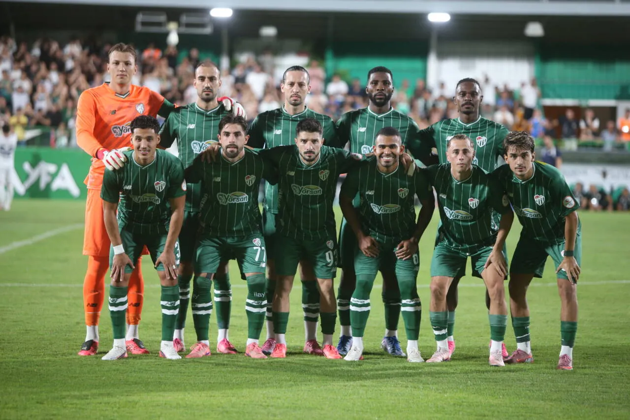 Bursaspor'un En Genç Kaptanı: 19 Yaşındaki Kaleci Kerem Matışlı Tarihe Geçti Bursaspor'un En Genç Kaptanı: 19 Yaşındaki Kaleci Kerem Matışlı Tarihe Geçti